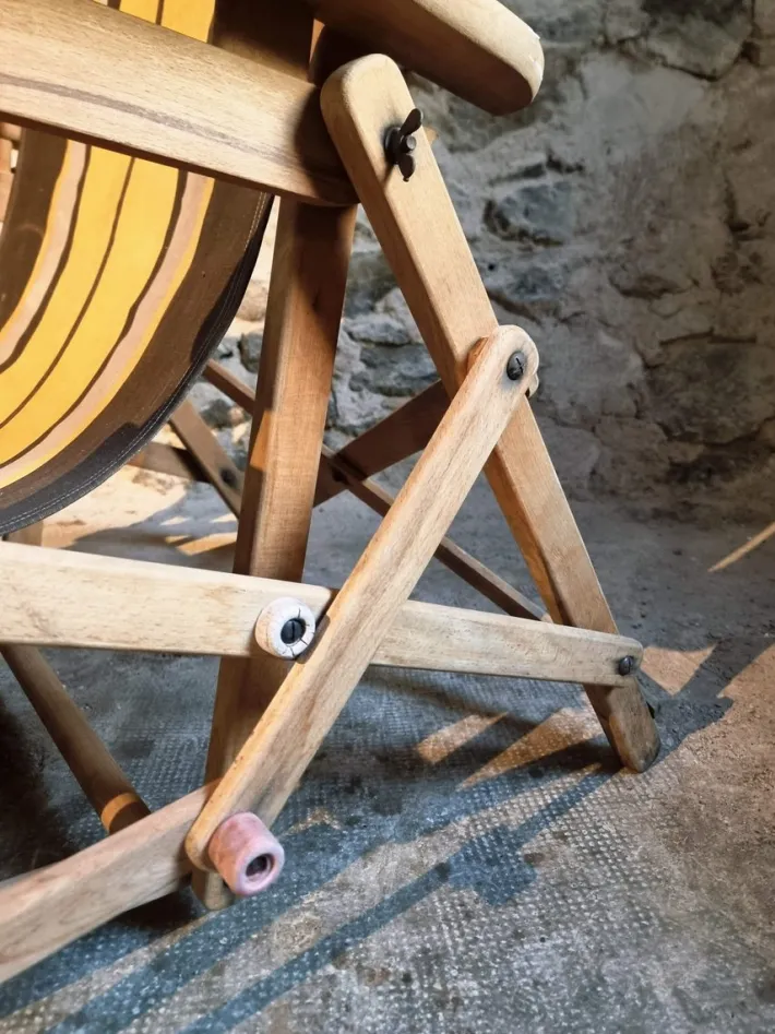 Pamono Vintage French Deck Chair in Beechwood, 1950s Clearance