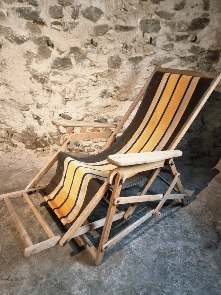 Pamono Vintage French Deck Chair in Beechwood, 1950s Clearance