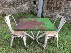 Pamono Vintage French Garden Set in Iron Table with Chairs, 1950s, Set of 3 Outlet