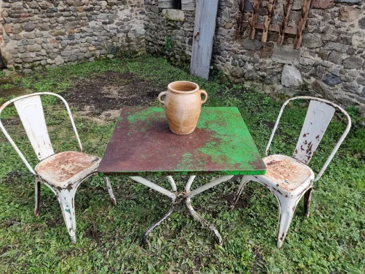 Pamono Vintage French Garden Set in Iron Table with Chairs, 1950s, Set of 3 Outlet