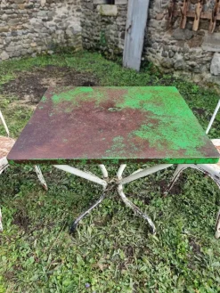 Pamono Vintage French Garden Set in Iron Table with Chairs, 1950s, Set of 3 Outlet