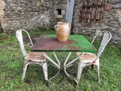 Pamono Vintage French Garden Set in Iron Table with Chairs, 1950s, Set of 3 Outlet