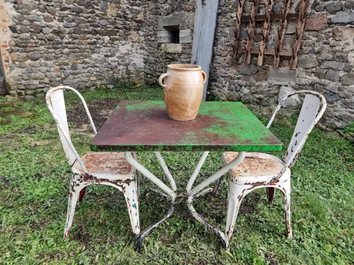Pamono Vintage French Garden Set in Iron Table with Chairs, 1950s, Set of 3 Outlet