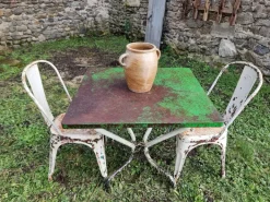 Pamono Vintage French Garden Set in Iron Table with Chairs, 1950s, Set of 3 Outlet
