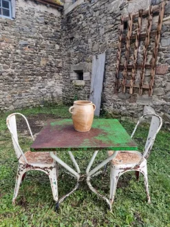 Pamono Vintage French Garden Set in Iron Table with Chairs, 1950s, Set of 3 Outlet