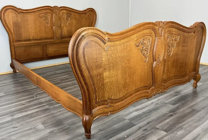 Pamono Vintage French Louis XVI Style Double Carved Bed in Oak Outlet
