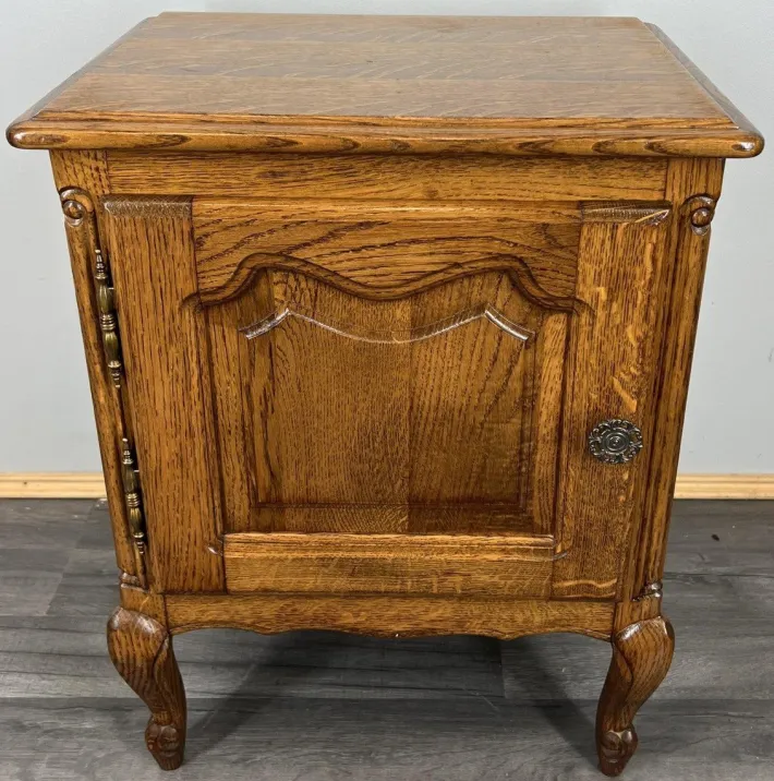 Pamono Vintage French Oak Bedside Tables, Set of 2 Hot