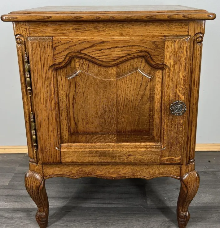 Pamono Vintage French Oak Bedside Tables, Set of 2 Hot