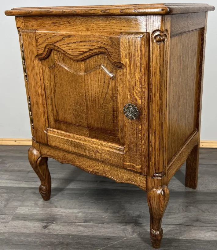 Pamono Vintage French Oak Bedside Tables, Set of 2 Hot