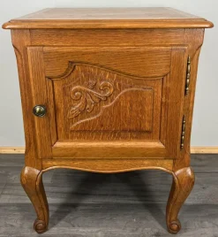 Pamono Vintage French Oak Bedside Tables, Set of 2 Outlet