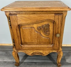 Pamono Vintage French Oak Bedside Tables, Set of 2 Online