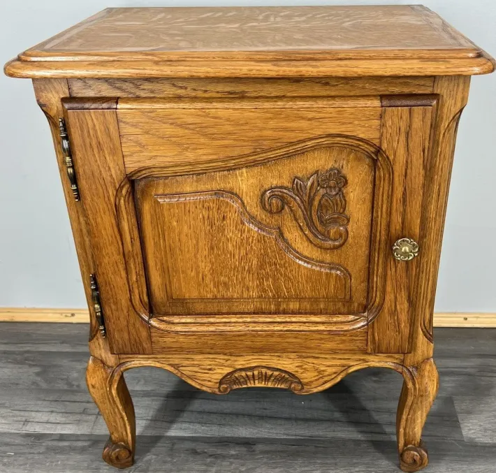 Pamono Vintage French Oak Bedside Tables, Set of 2 Online