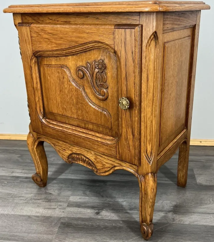 Pamono Vintage French Oak Bedside Tables, Set of 2 Online