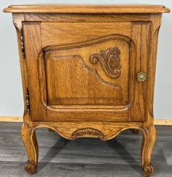 Pamono Vintage French Oak Bedside Tables, Set of 2 Online