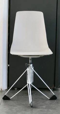 Pamono Vintage French Space Age Swivel Chair, 1960s New