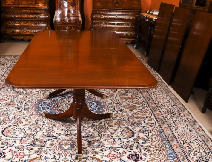 Pamono Vintage George III Style Pedestal Dining Table Hot