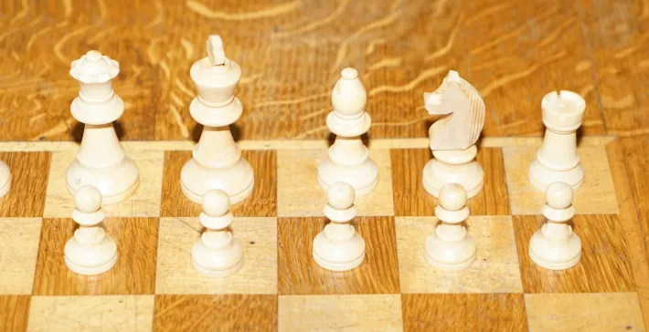Pamono Vintage Honey Oak Chess Board Coffee Table With Chess Set Best
