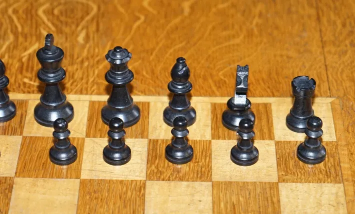 Pamono Vintage Honey Oak Chess Board Coffee Table With Chess Set Best