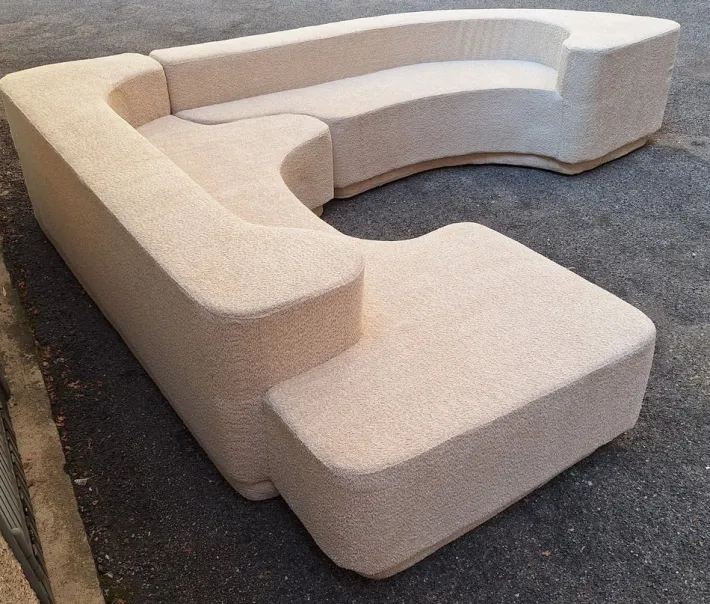 Pamono Vintage Lara Sofa in White Bouclé by Roberto Pamio for Stilwood, 1970s, Set of 2 Hot