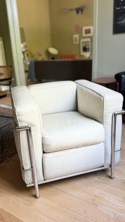 Pamono Vintage LC2 Chair by Le Corbusier and Pierre Jeanneret and Charlotte Perriand for Cassina, 1970s New