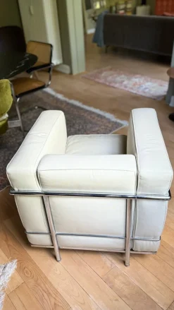 Pamono Vintage LC2 Chair by Le Corbusier and Pierre Jeanneret and Charlotte Perriand for Cassina, 1970s New