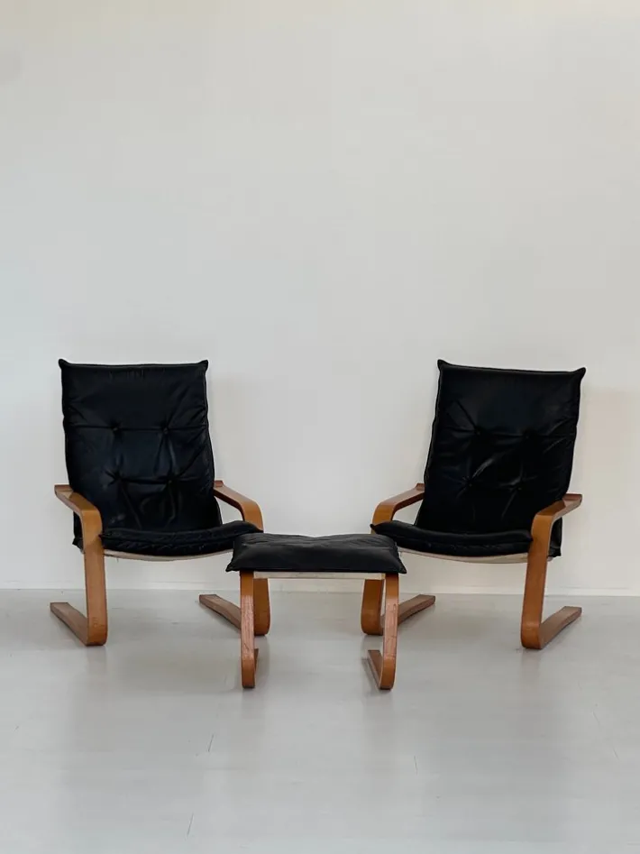 Pamono Vintage Leather Armchairs and Pouf, 1970s, Set of 3 Hot
