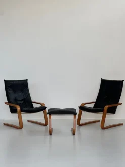 Pamono Vintage Leather Armchairs and Pouf, 1970s, Set of 3 Hot