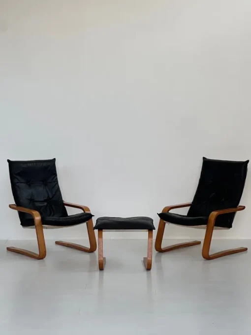 Pamono Vintage Leather Armchairs and Pouf, 1970s, Set of 3 Hot