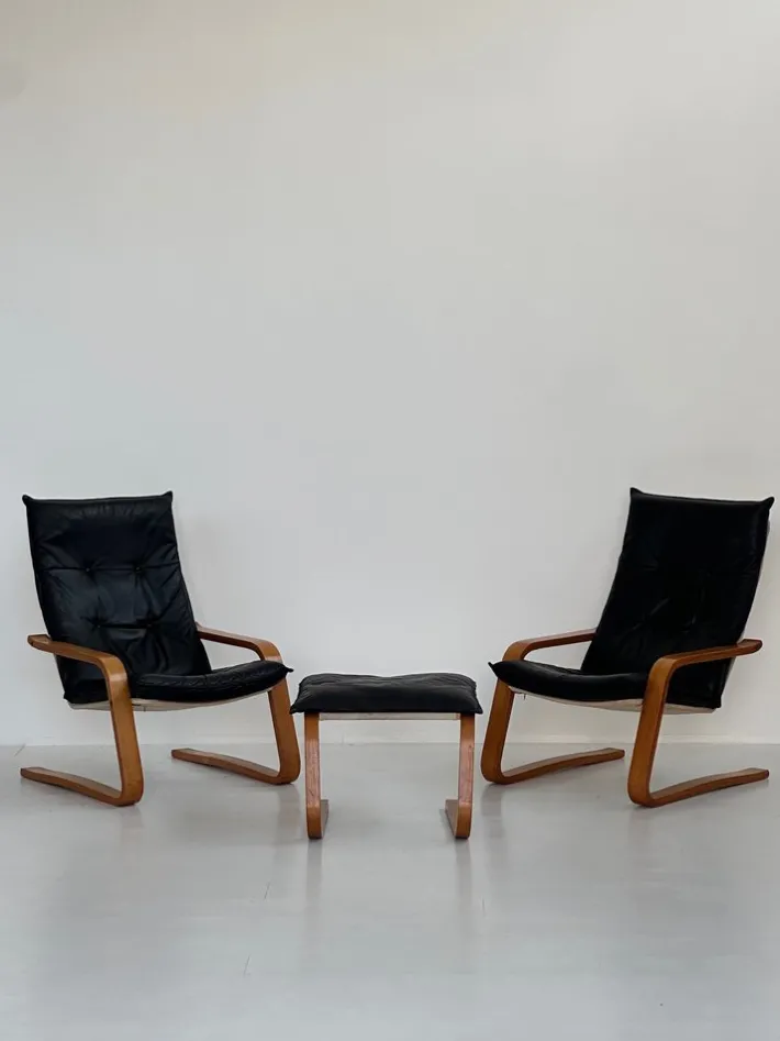Pamono Vintage Leather Armchairs and Pouf, 1970s, Set of 3 Hot