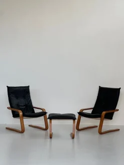 Pamono Vintage Leather Armchairs and Pouf, 1970s, Set of 3 Hot