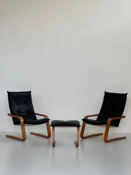 Pamono Vintage Leather Armchairs and Pouf, 1970s, Set of 3 Hot