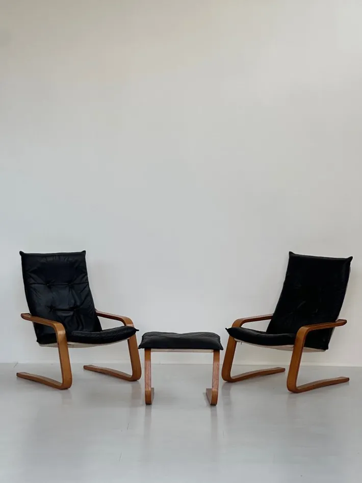 Pamono Vintage Leather Armchairs and Pouf, 1970s, Set of 3 Hot