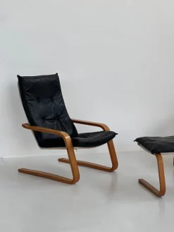 Pamono Vintage Leather Armchairs and Pouf, 1970s, Set of 3 Hot