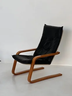 Pamono Vintage Leather Armchairs and Pouf, 1970s, Set of 3 Hot