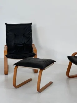 Pamono Vintage Leather Armchairs and Pouf, 1970s, Set of 3 Hot