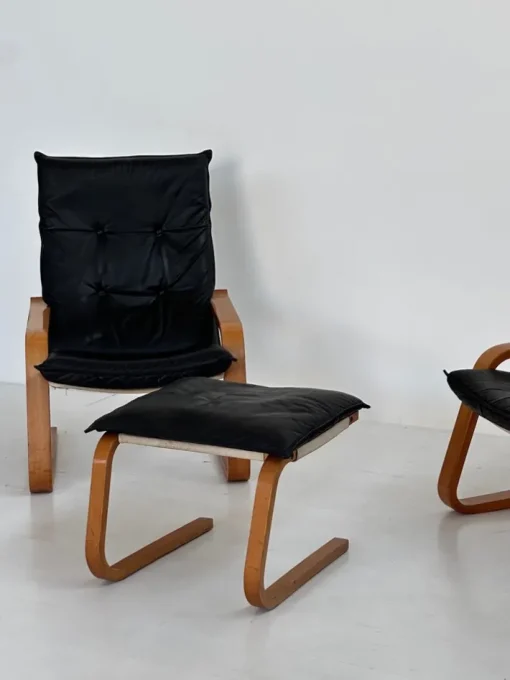 Pamono Vintage Leather Armchairs and Pouf, 1970s, Set of 3 Hot