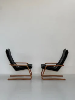 Pamono Vintage Leather Armchairs and Pouf, 1970s, Set of 3 Hot