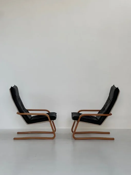 Pamono Vintage Leather Armchairs and Pouf, 1970s, Set of 3 Hot