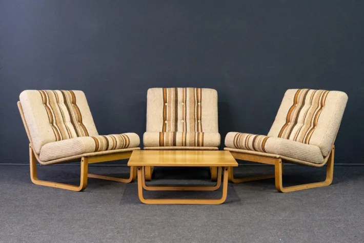 Pamono Vintage Lounge Chairs and Coffee Table, Set of 3 Discount