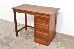 Pamono Vintage Oak Childrens Desk with Roller Door, 1950s Best