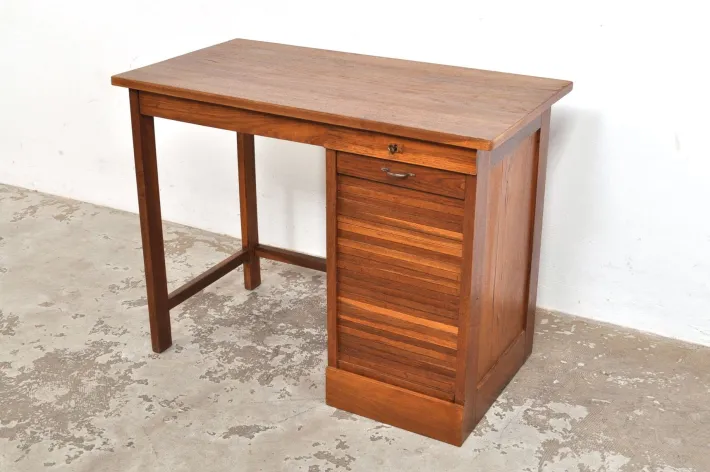 Pamono Vintage Oak Childrens Desk with Roller Door, 1950s Best