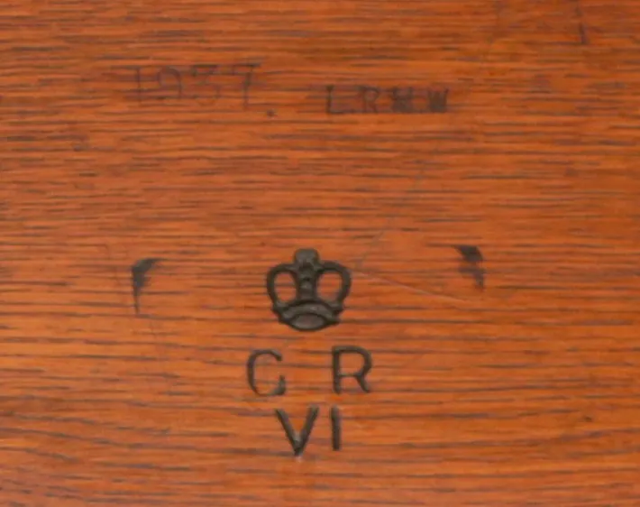 Pamono Vintage Oak Kneehole Desk with Leather Top from Lita Online