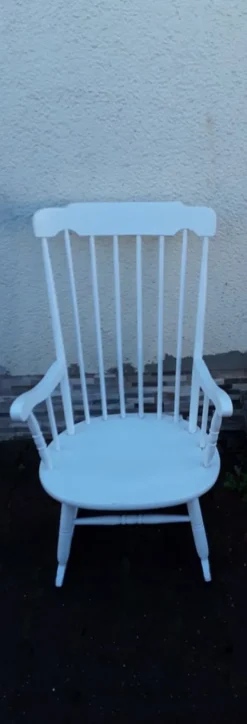 Pamono Vintage Rocking Chair in White-Painted Beech, 1970s Outlet