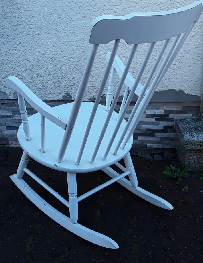 Pamono Vintage Rocking Chair in White-Painted Beech, 1970s Outlet