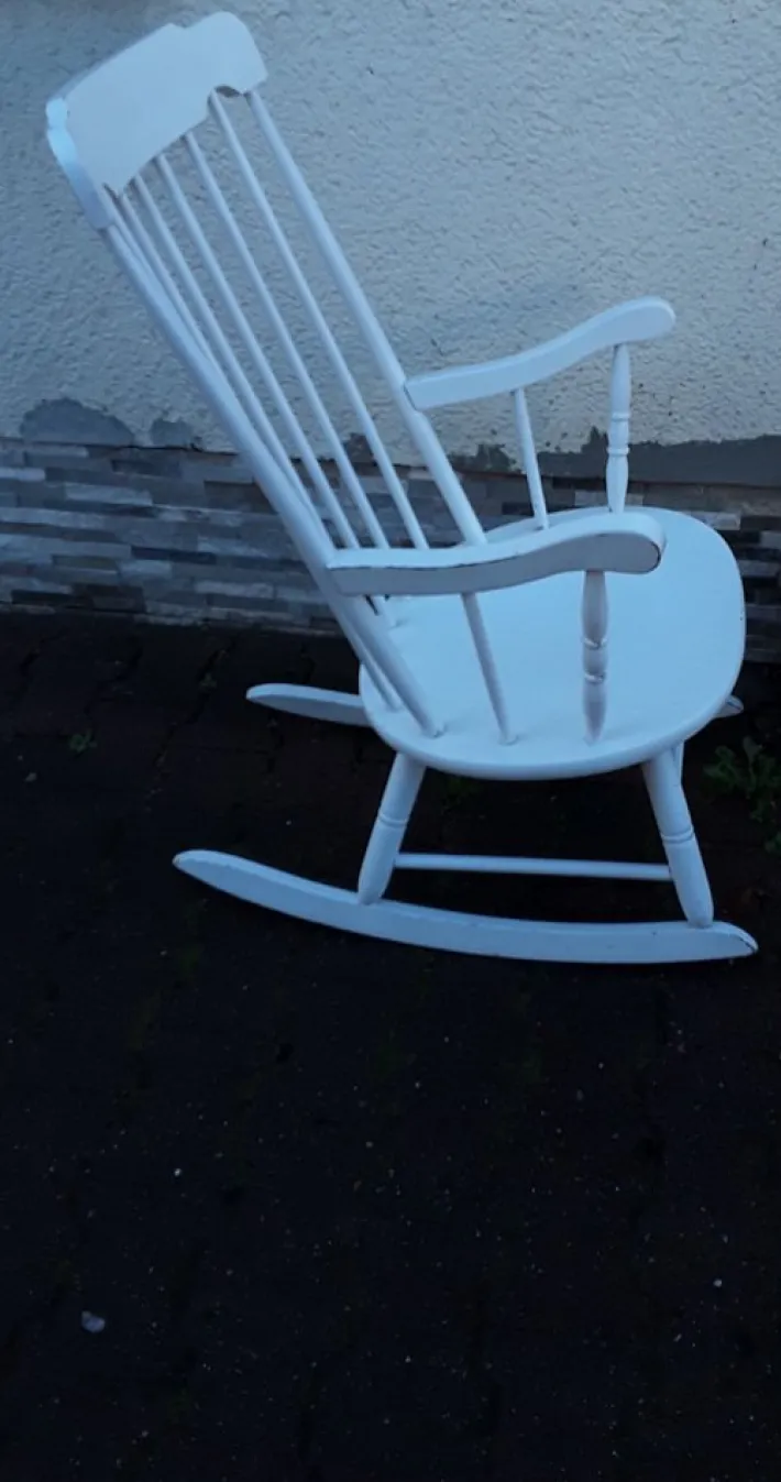 Pamono Vintage Rocking Chair in White-Painted Beech, 1970s Outlet