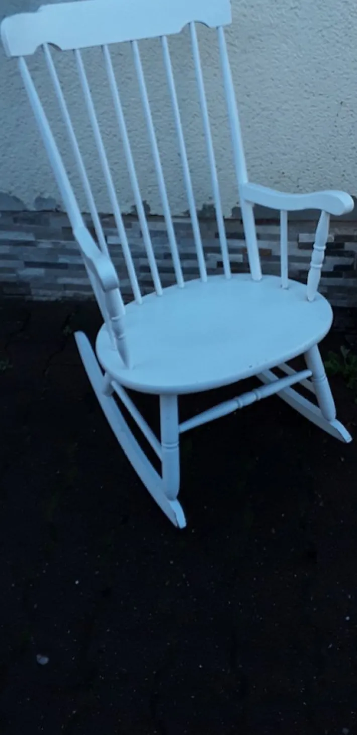 Pamono Vintage Rocking Chair in White-Painted Beech, 1970s Outlet