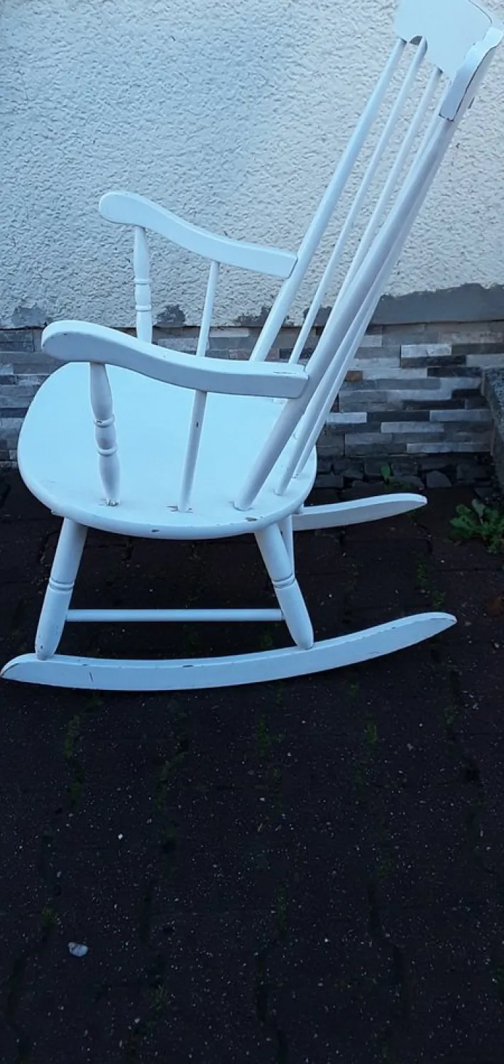 Pamono Vintage Rocking Chair in White-Painted Beech, 1970s Outlet