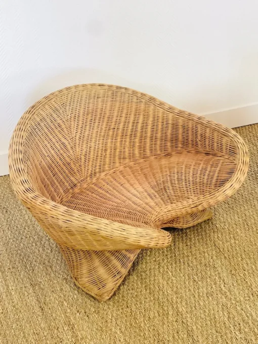 Pamono Vintage Sculptural Lotus Meditation Chair and Half-Moon Table in Rattan, 1970s, Set of 2 Outlet