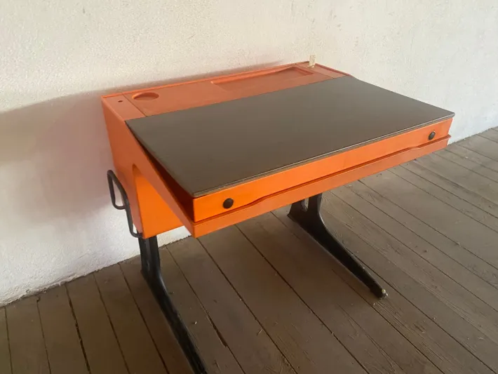 Pamono Vintage Space Age Desk in Orange by Luigi Colani for Flötotto, Set of 2 Best