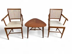 Pamono Vintage Swedish Chairs and Triangular Coffee Table by Carl Malmsten for Bodafors, 1950s, Set of 3 Outlet